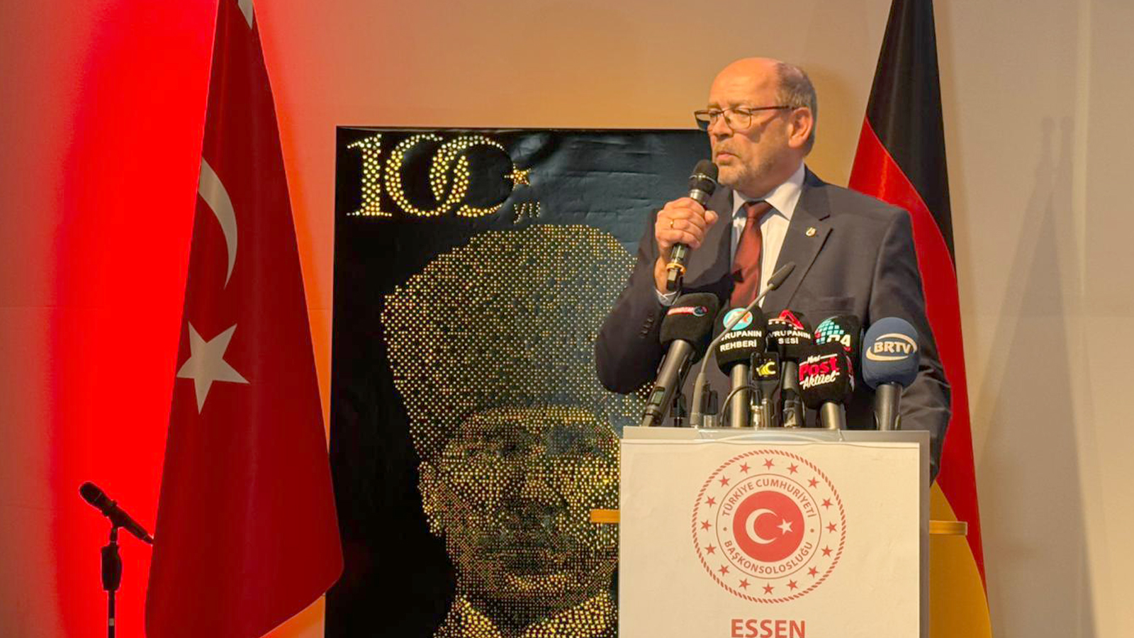 Essen Başkonsolosluğu’ndan Cumhuriyetin 102. yılına görkemli kutlama
