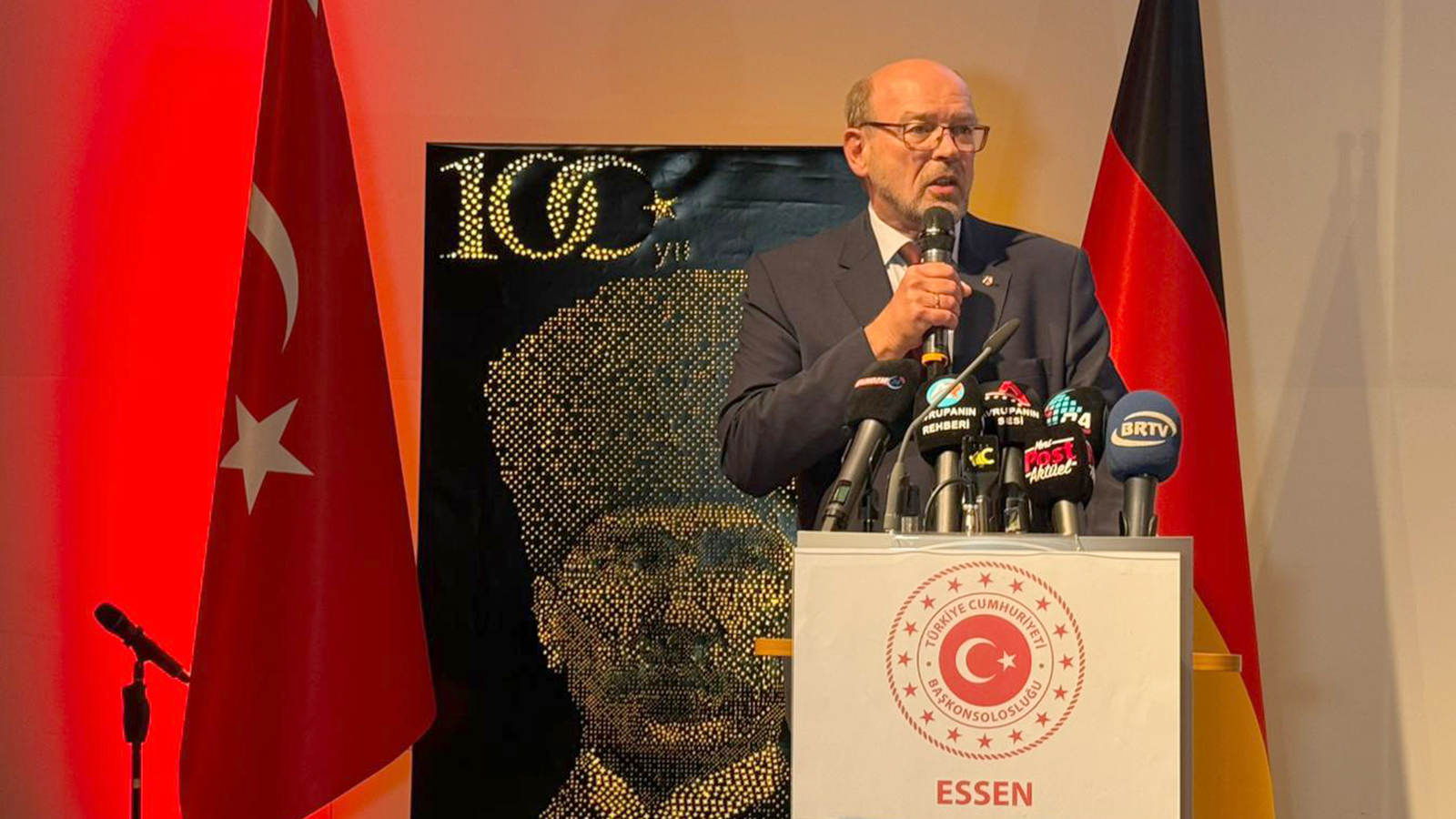 Essen Başkonsolosluğu’ndan Cumhuriyetin 102. yılına görkemli kutlama