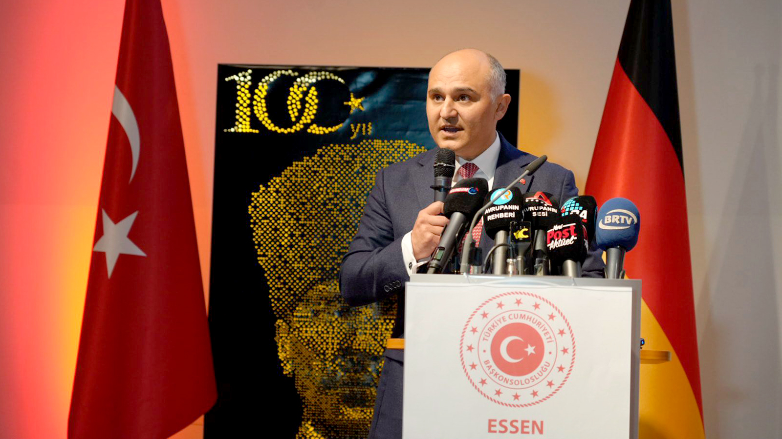 Essen Başkonsolosluğu’ndan Cumhuriyetin 102. yılına görkemli kutlama