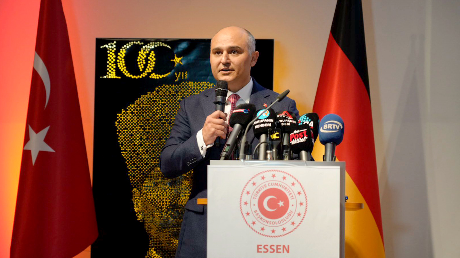 Essen Başkonsolosluğu’ndan Cumhuriyetin 102. yılına görkemli kutlama
