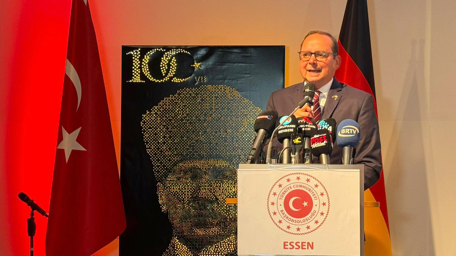 Essen Başkonsolosluğu’ndan Cumhuriyetin 102. yılına görkemli kutlama