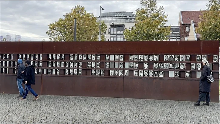 36 Yıl Sonra Bile Unutulmayan Gece: Berlin Duvarı’nın Yıkılışı