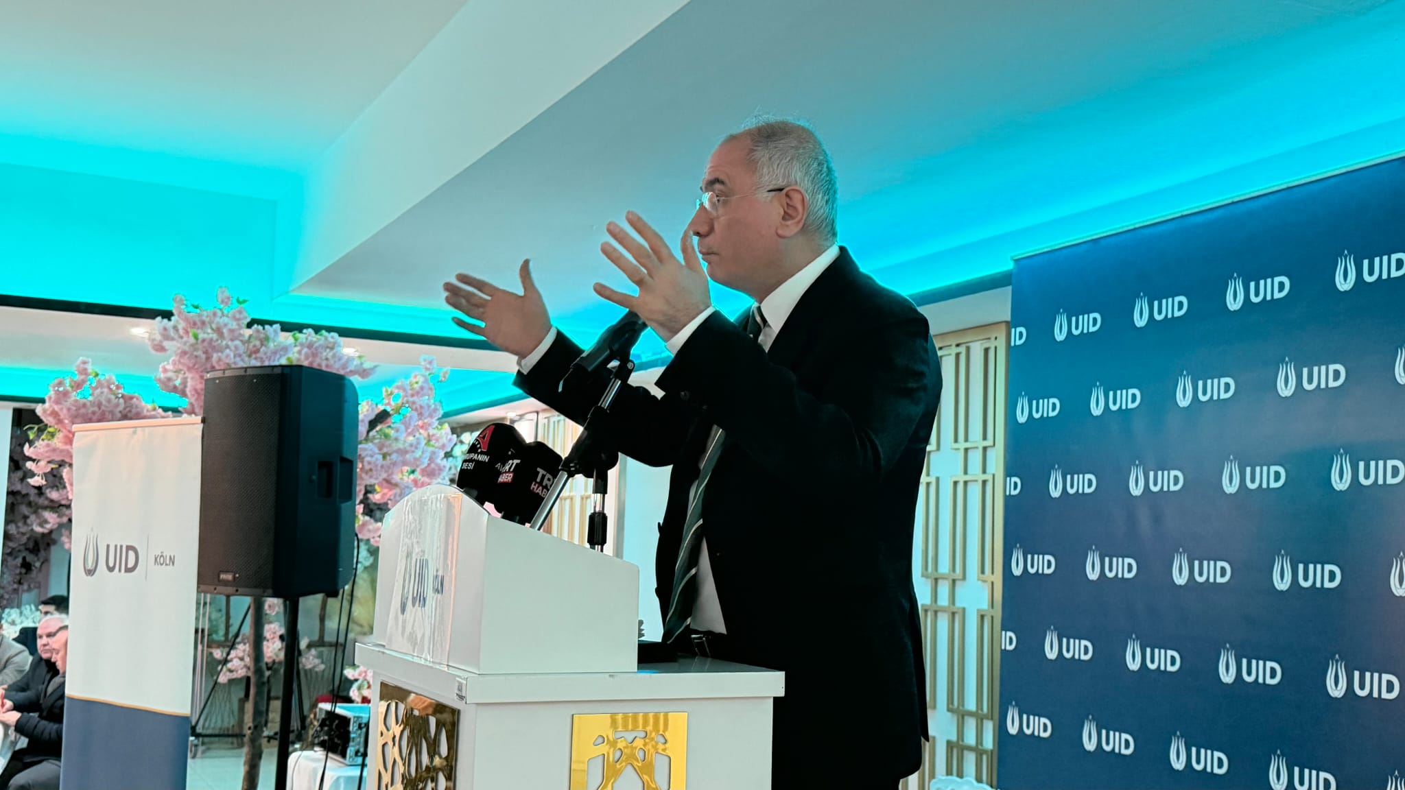 AK Parti Genel Başkanvekili Ala ve Genel Başkan Yardımcısı Sırakaya UID Halk Buluşması’nda Avrupa Türklerine seslendi