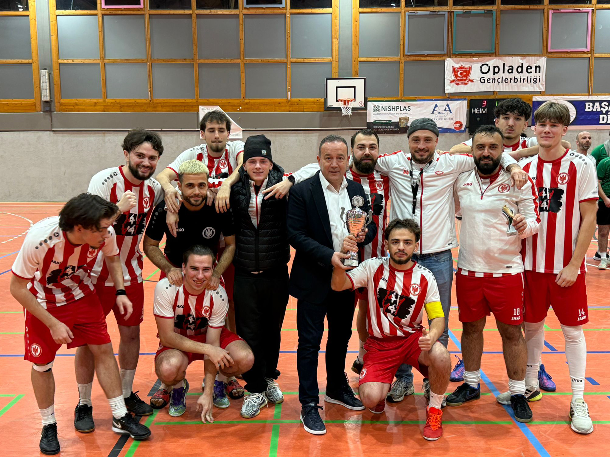 ASA CUP 4 Leverkusen’de futbolseverlerden tam not almaya devam ediyor