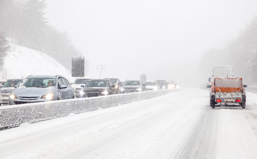 Elli Fırtınası Almanya’yı Felç Etti: Trenler Durdu, Maçlar Ertelendi