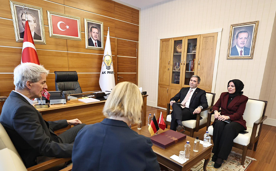 AK Parti Genel Başkan Yardımcısı Sırakaya’dan Almanya’daki Türklerin sorunlarına vurgu