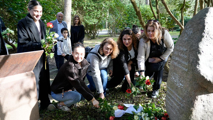 Dünya Kadınlar Günü’nde ilk Türk kadın doktoru Safiye Ali’ye ziyaret