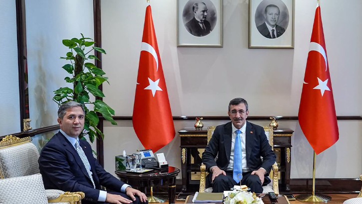 AK Parti dış ilişkiler başkanı Cumhurbaşkanı Yardımcısı'nı ziyaret etti