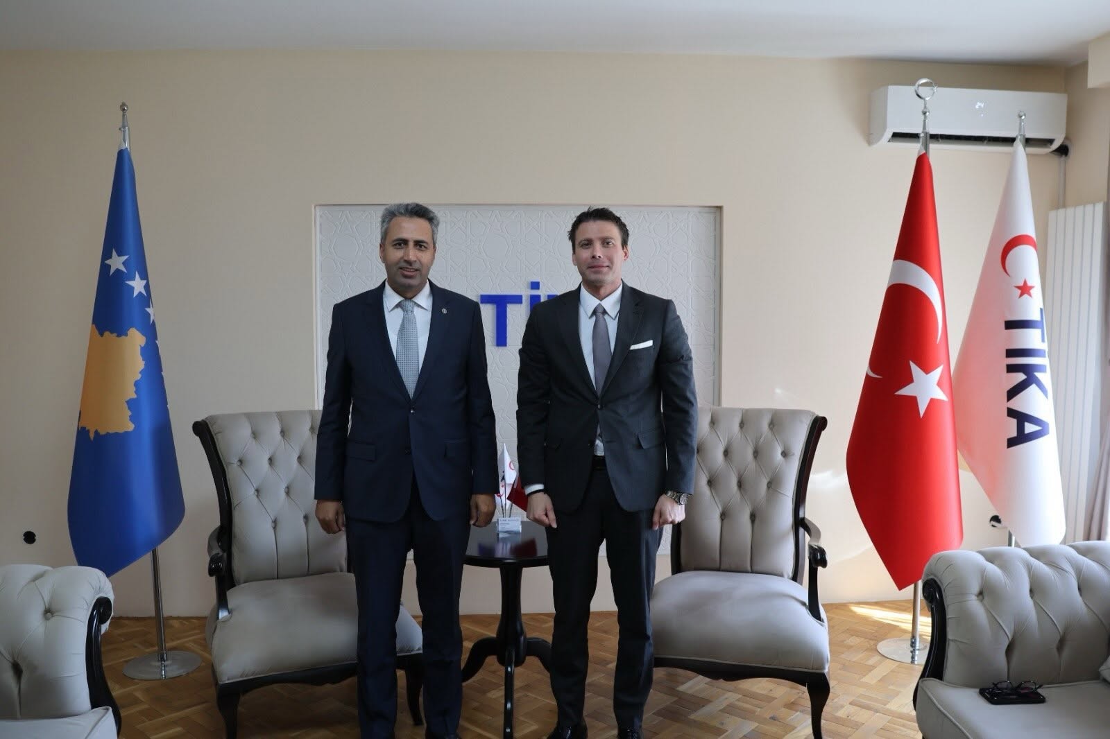 Kosova'da TİKA ve Maarif Vakfı yöneticileri bir araya geldi