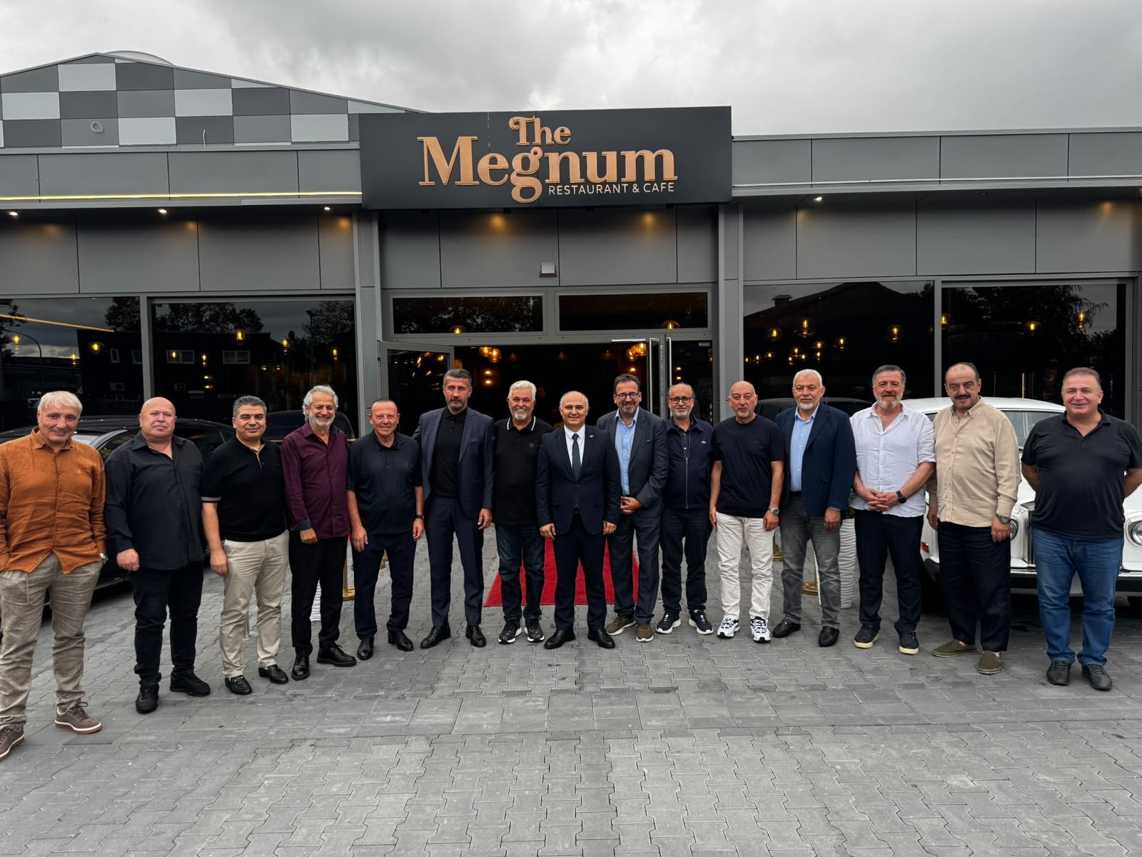 Essen Başkonsolosu Aydın'a iş çevrelerinden törensel veda
