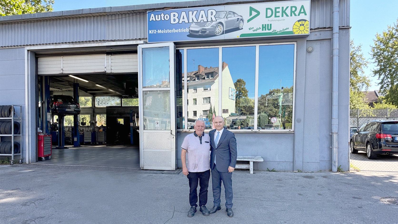 Essen Başkonsolosu Aydın'dan otomotiv sektörünün önde gelen ismi Bakar'a veda ziyareti