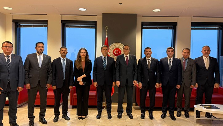 AK Parti ve UID heyeti Şikago'da Türk diasporasıyla buluştu