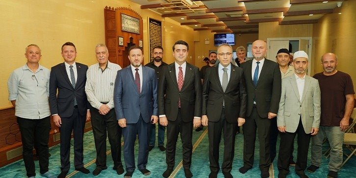 YTB Başkanı Turus, New York'ta Türk gençliğiyle Türkçe projesini görüştü
