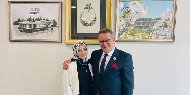 Mollasalih, avukat olan kızına duyduğu gururu duygusal sözlerle paylaştı