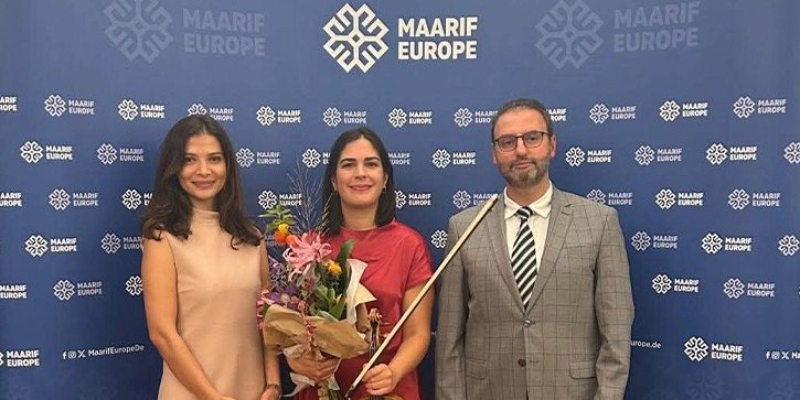 Türk Kemancı Ayça Akünal Özalp, Köln'de Batı Klasiği ve Anadolu Ezgilerini Birleştirdi